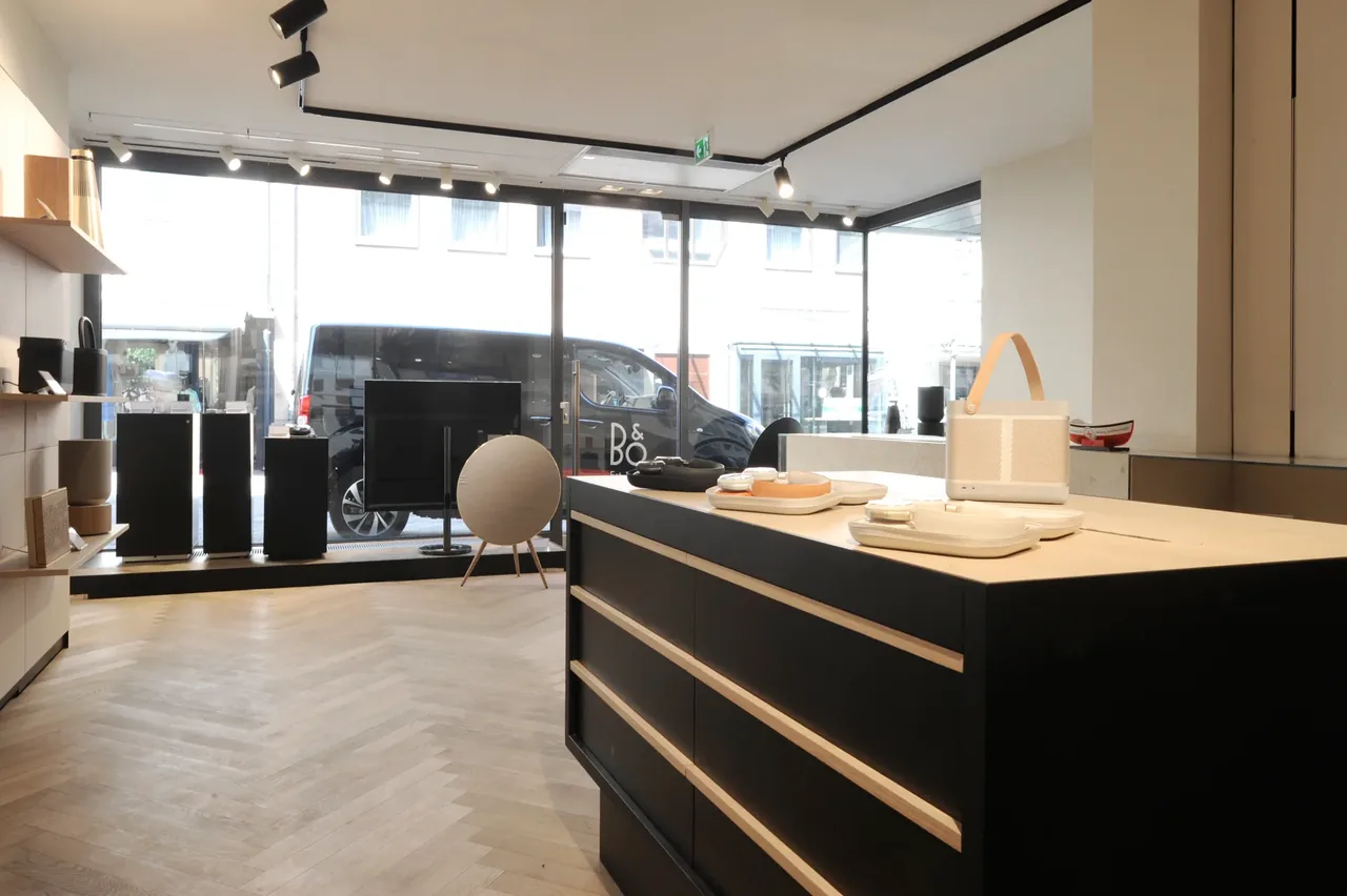 Tragbare Lautsprecher im Store von Bang&nbsp;&&nbsp;Olufsen Nürnberg